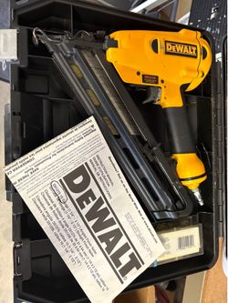 DeWALT 15-Gauge Finish Nailer w/ Case – Hardly Used – $145