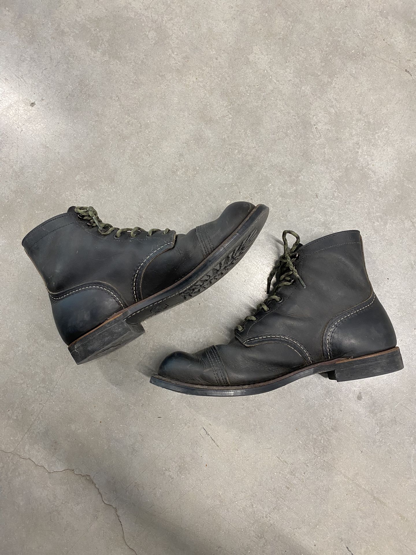 Red Wing 8086 Iron Ranger - Charcoal Rough & Tough Leather 