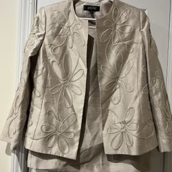 Kasper Embroidered 3 pieces suit size 14P New w tags