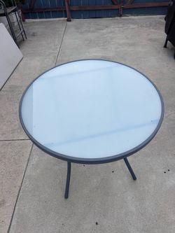 32 in round patio table