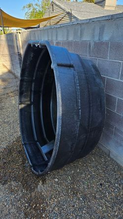 300 gal Rubbermaid stock tank