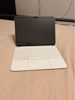Like new Apple iPad with Apple Magic Keyboard