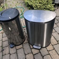 Trash Cans 