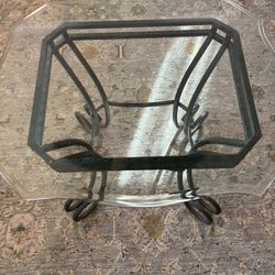 Iron/glass Table/ Approx. 25-35 Lbs