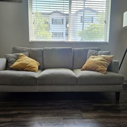 Sofá, color gris 