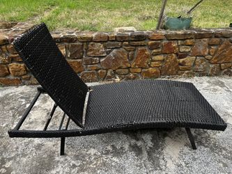 wicker outdoor chaise lounge
