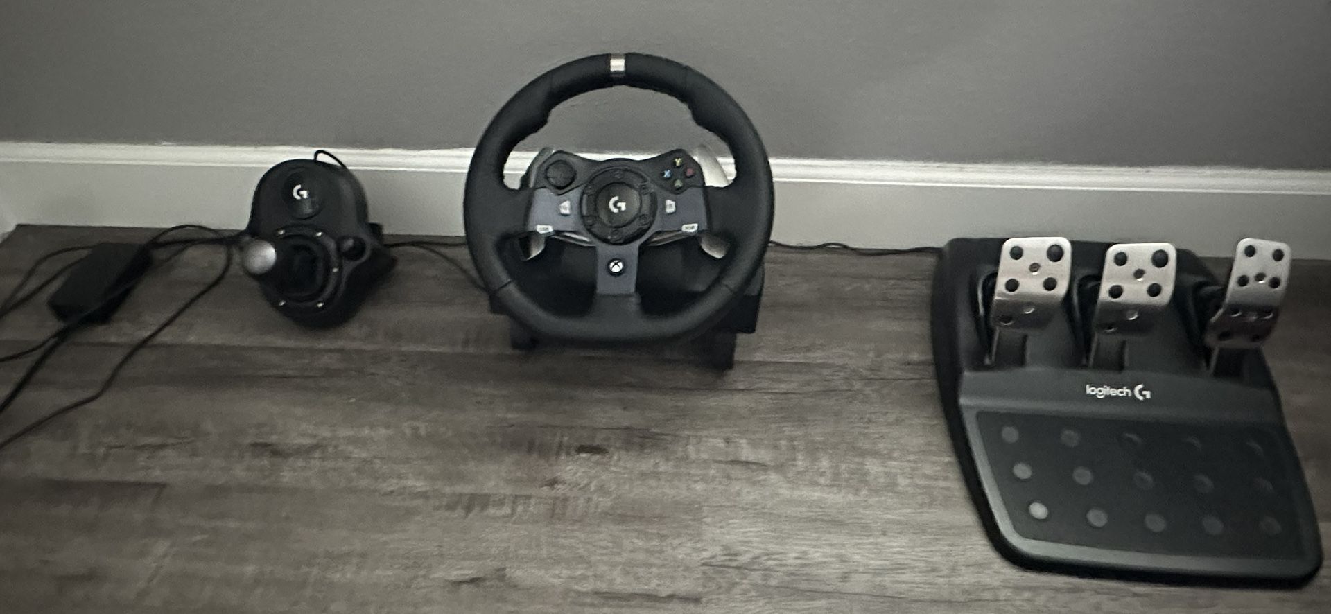 Logitech G920 Racing Wheel + Pedals + Shifter Bundle – Xbox/PC