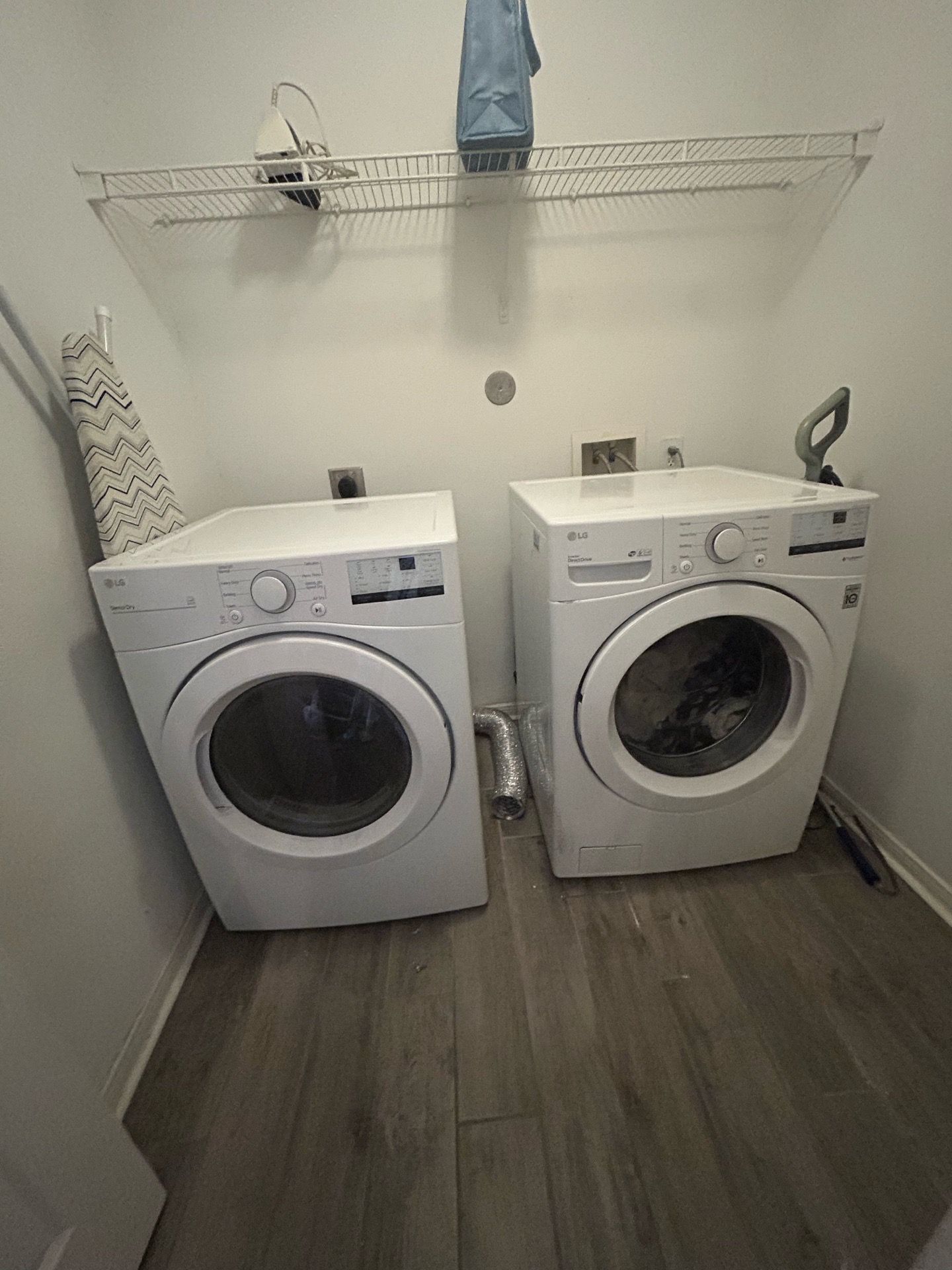 LG Front load washer/ dryer set