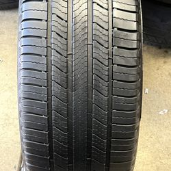 235 45 19 Michelin defender 