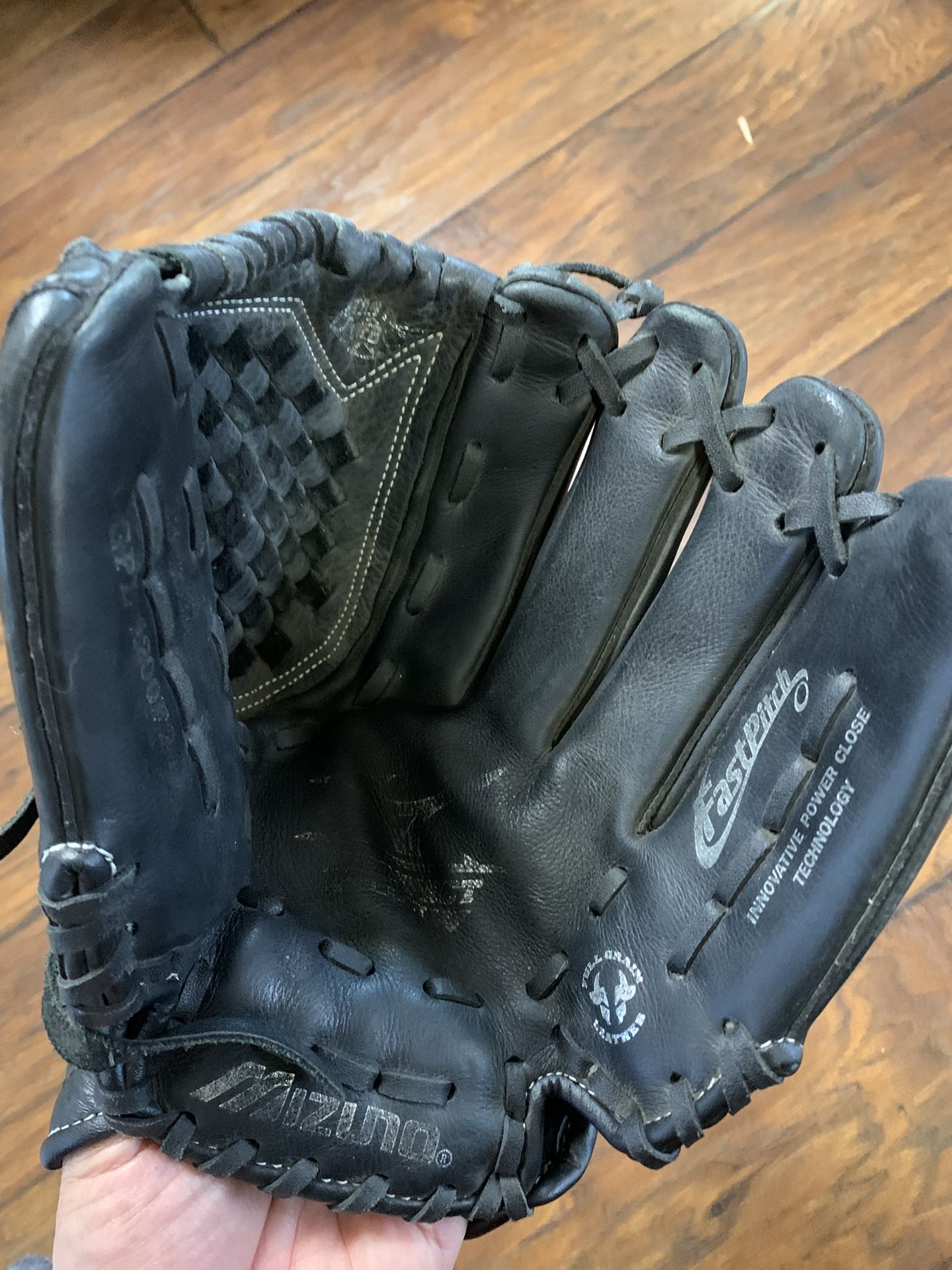 Mizuno Fastpitch Softball Glove 12”