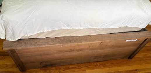 Daniel‘s Amish full size bedframe