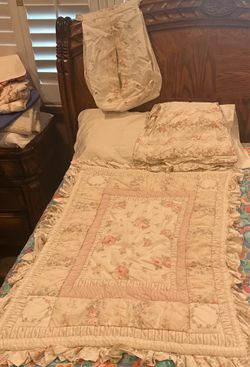 Floral pascal baby crib quilt