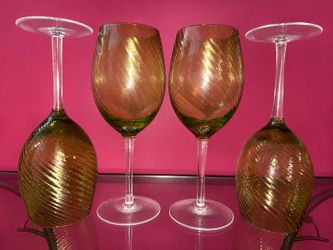 Green Swirl Wine Glasses: Set of 4 (Optic Swirl Pattern & Clear Stem)