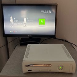Xbox 360 Console w/ Power cable & AV Cables (Disc Read Issue)