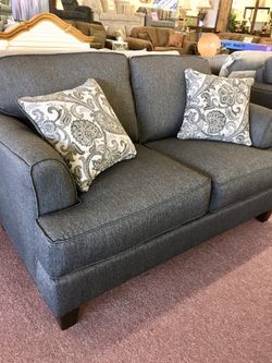 🇺🇸HUGE Furniture Sale!🇺🇸 Brand New Gray Loveseat W/ Accent Pillows Included! $50 Down Takes It Home Today!