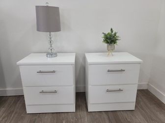 TWO NIGHTSTANDS // DOS MESITAS DE NOCHE