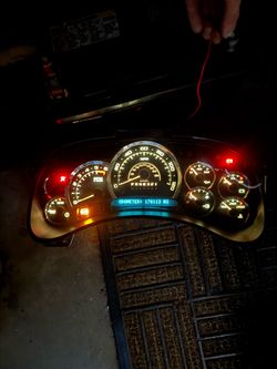 05-06 Cadillac Escalade Cluster