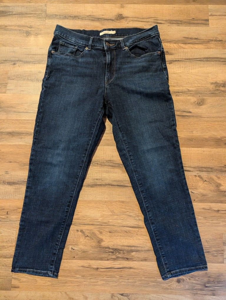Levis Dark Wash Size 30 Classic Capri Women's Jeans