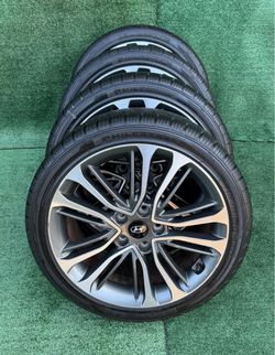 Hyundai Wheels & Tires Set : 5x114.3 Bolt Pattern