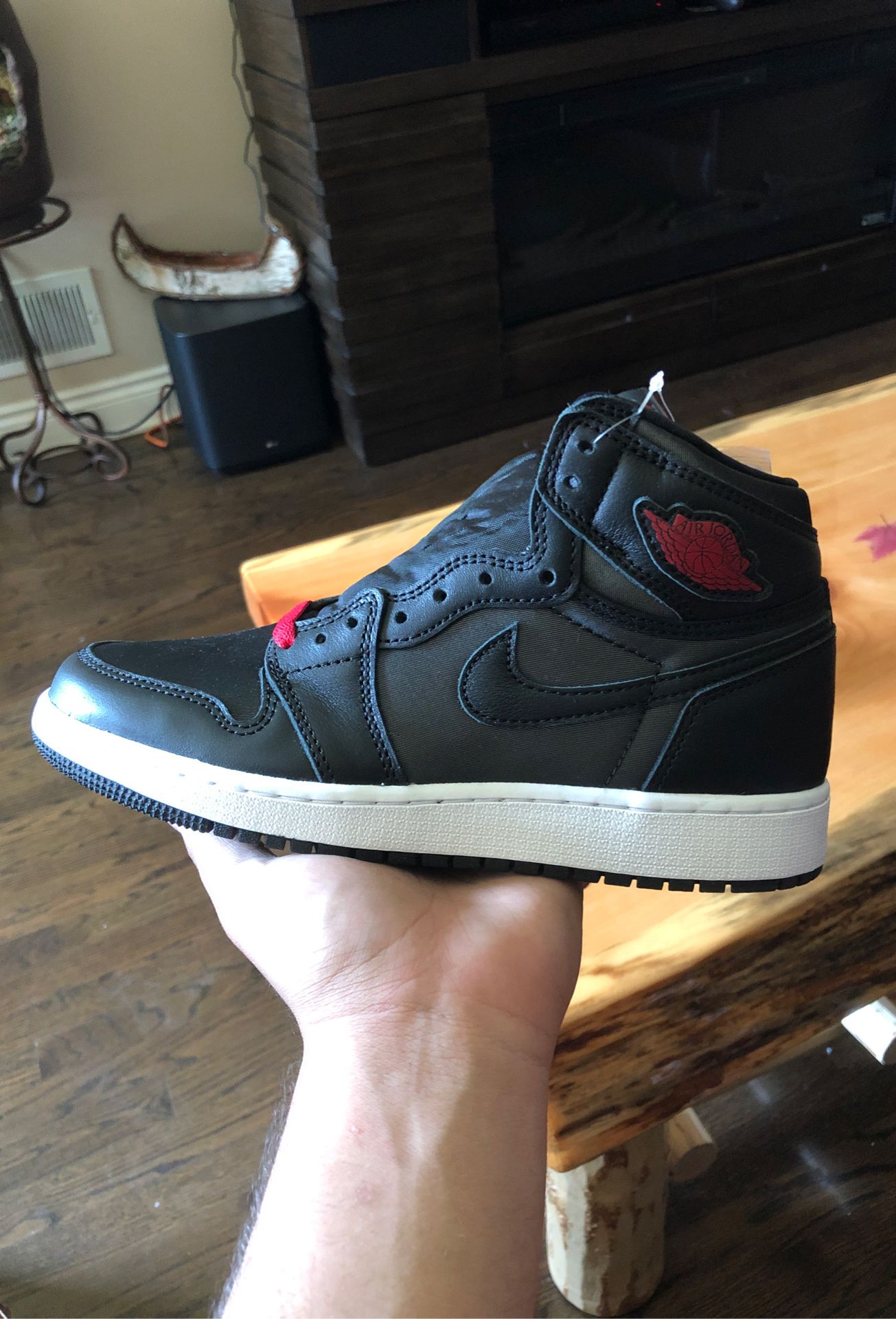 Air Jordan 1 Black gym red sz 5.5y