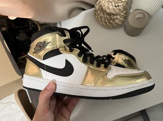 Jordan 1 Mid