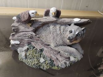 Rustic Faux Wood Carving Figurine – Gray Wolf & Bald Eagles In Hollow Log