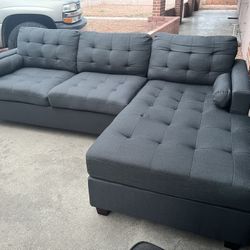 BLUE NAVY SECTIONAL COUCH 