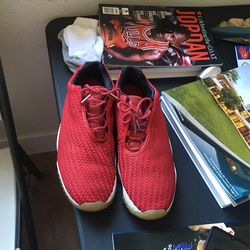 JORDAN SIZE 9.5 CLEAN AND EXCCLLENT CONDITION