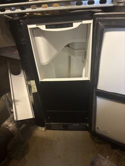 U-Line Ice maker 