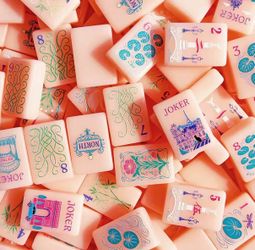 Mahjong tile set
