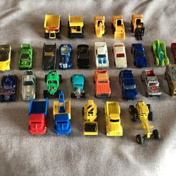 Vintage Matchbox, Hotwheels, and Maisto Cars. 28 cars, trucks, etc. 