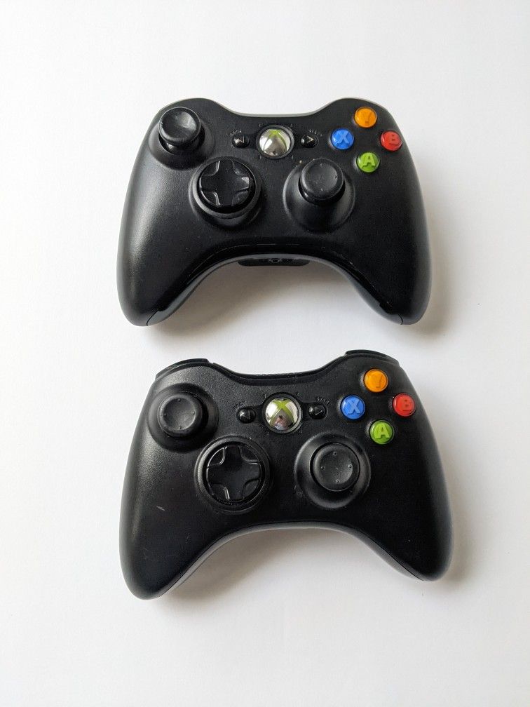 2 Microsoft Xbox 360 Wireless Controller *Missing Battery Pack*