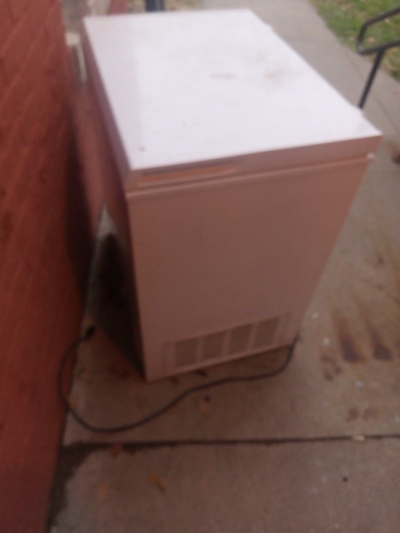 Deep Freezer Needed To Go Best Offer and it works I just have no space