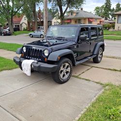 I'm selling a 2013 Jeep Wrangler, 4 doors, with 165,816 miles. The Jeep is in good condition, everything works. It has a start alarm. I'm selling it b