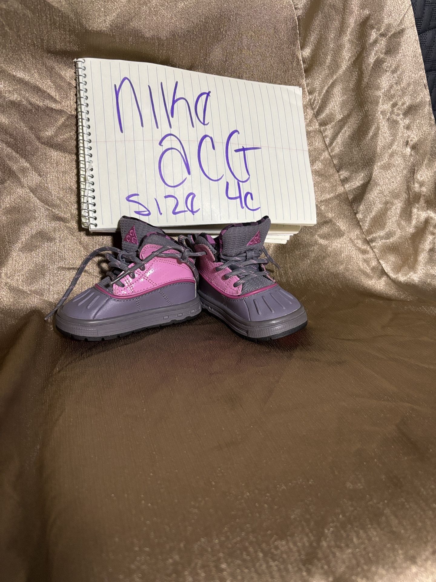 Nike ACG 4c