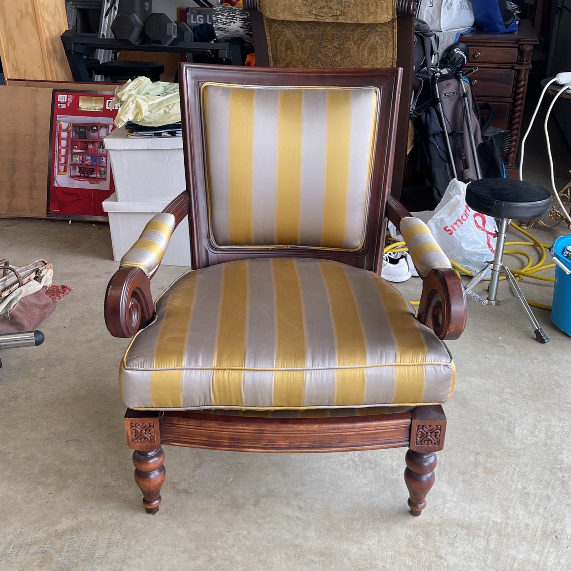 Sitting Chair for Sale in Yorba Linda, CA OfferUp
