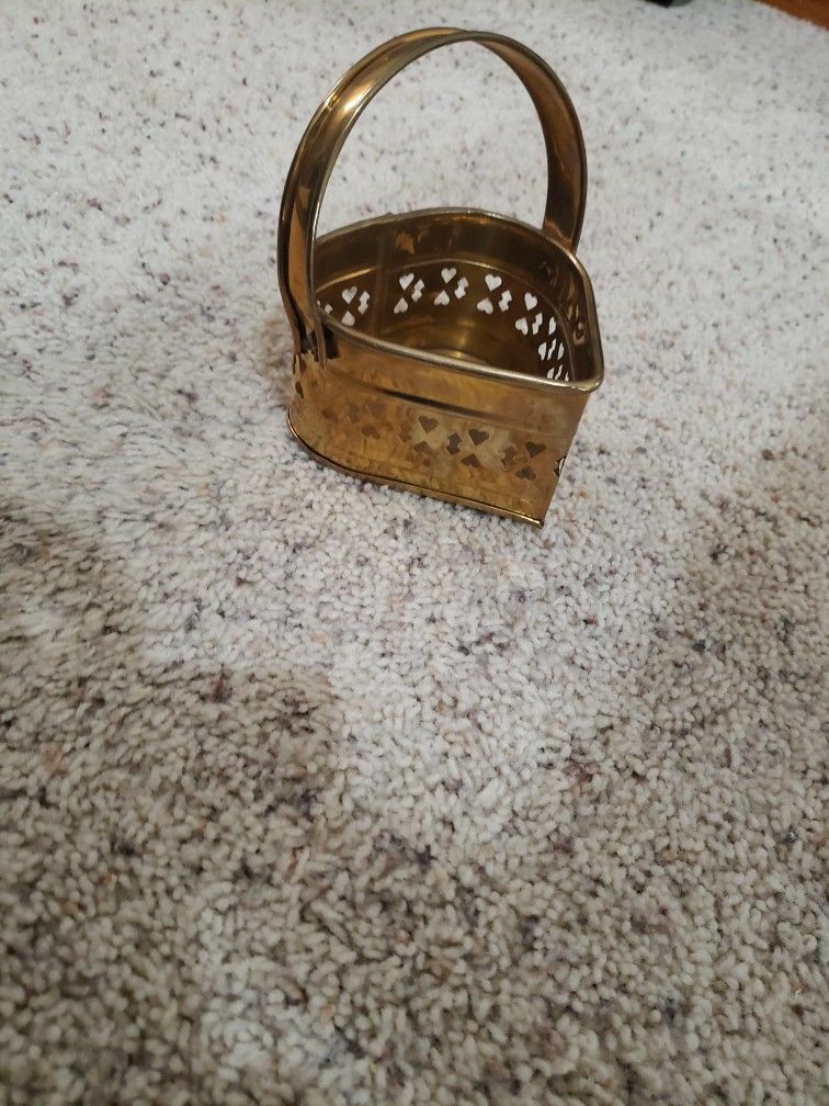 Heart-shaped 4-in Brass Container
