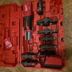 Milwaukee pipe press