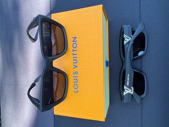 Lv glasses with case