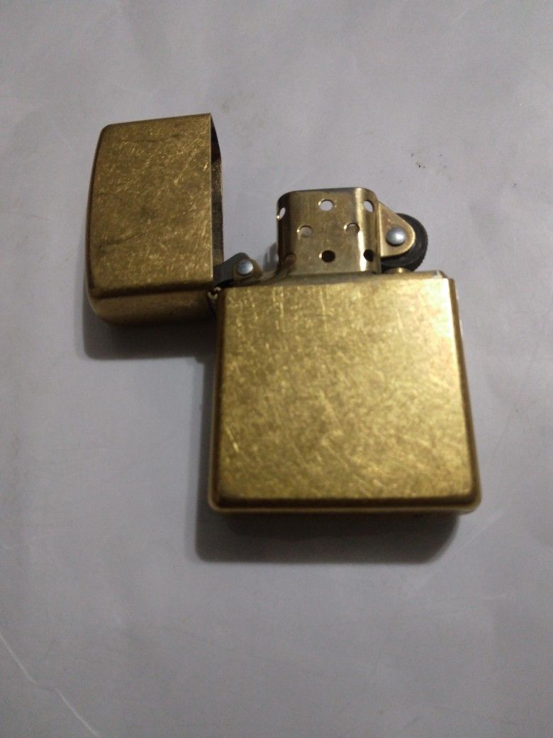 Brass Zippo Lighter Use