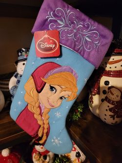 ANNA FROZEN STOCKING HOLDER & STOCKING