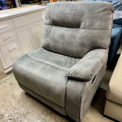  New!! Signature Design By Ashley Recliner (Part of a Sectional Set?