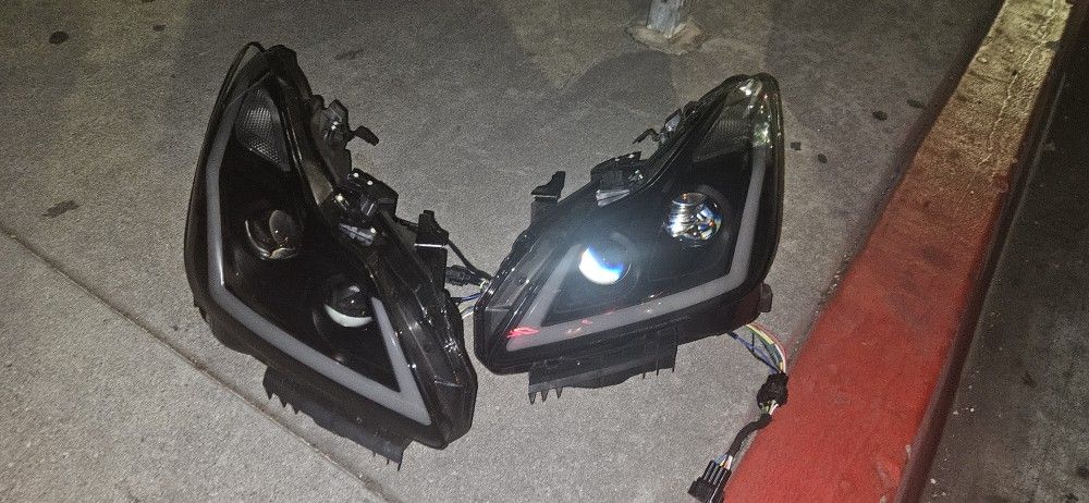Infiniti G37 S COUPE HEAD LIGHTS