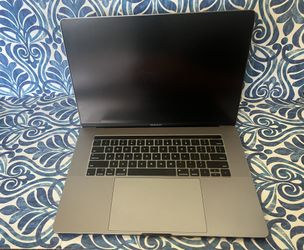 Impacable MackBook pro (15 Inch)Touch Bar with integrated Touch ID sensor 2.7GHz 2.7GHz quad-core Intel Core i7, Turbo Boost up to 3.6GHz, with 8MB s