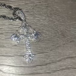  Vvs Moissanite Pendant And Silver Chain