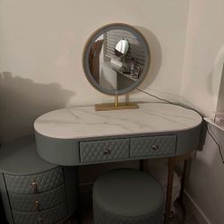 MAKEUP VANITY