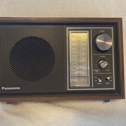 Vintage Panasonic AM/FM Radio Model RE-6289