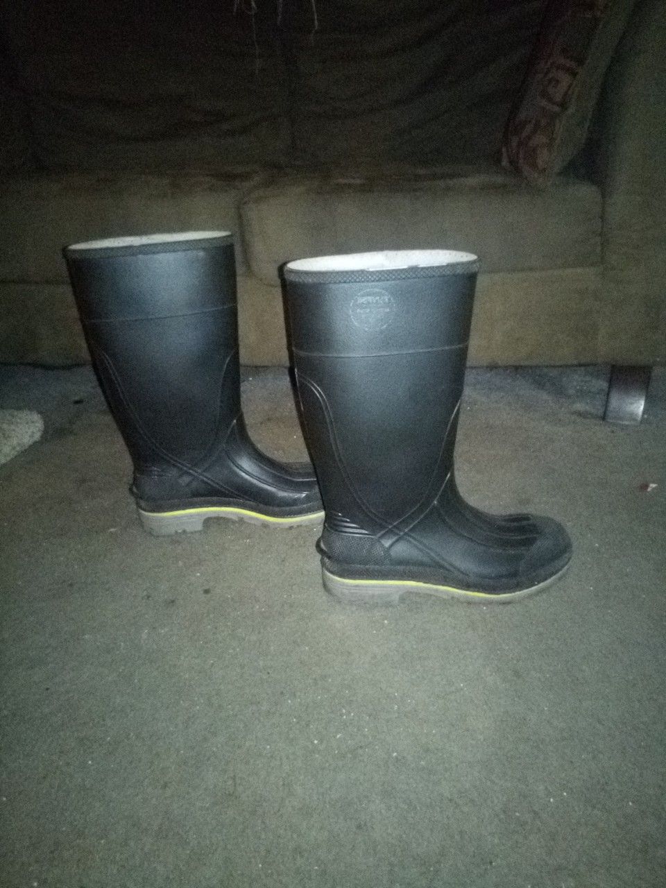 Rain boots-mens. Needs to go today.