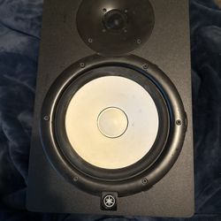 (2) HS8 SERIES YAMAHA MONITORED SPEAKERS ! GREAT QUALITY 