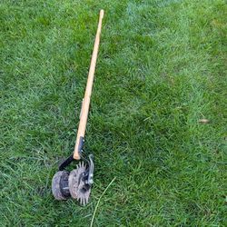 Manual lawn edger
